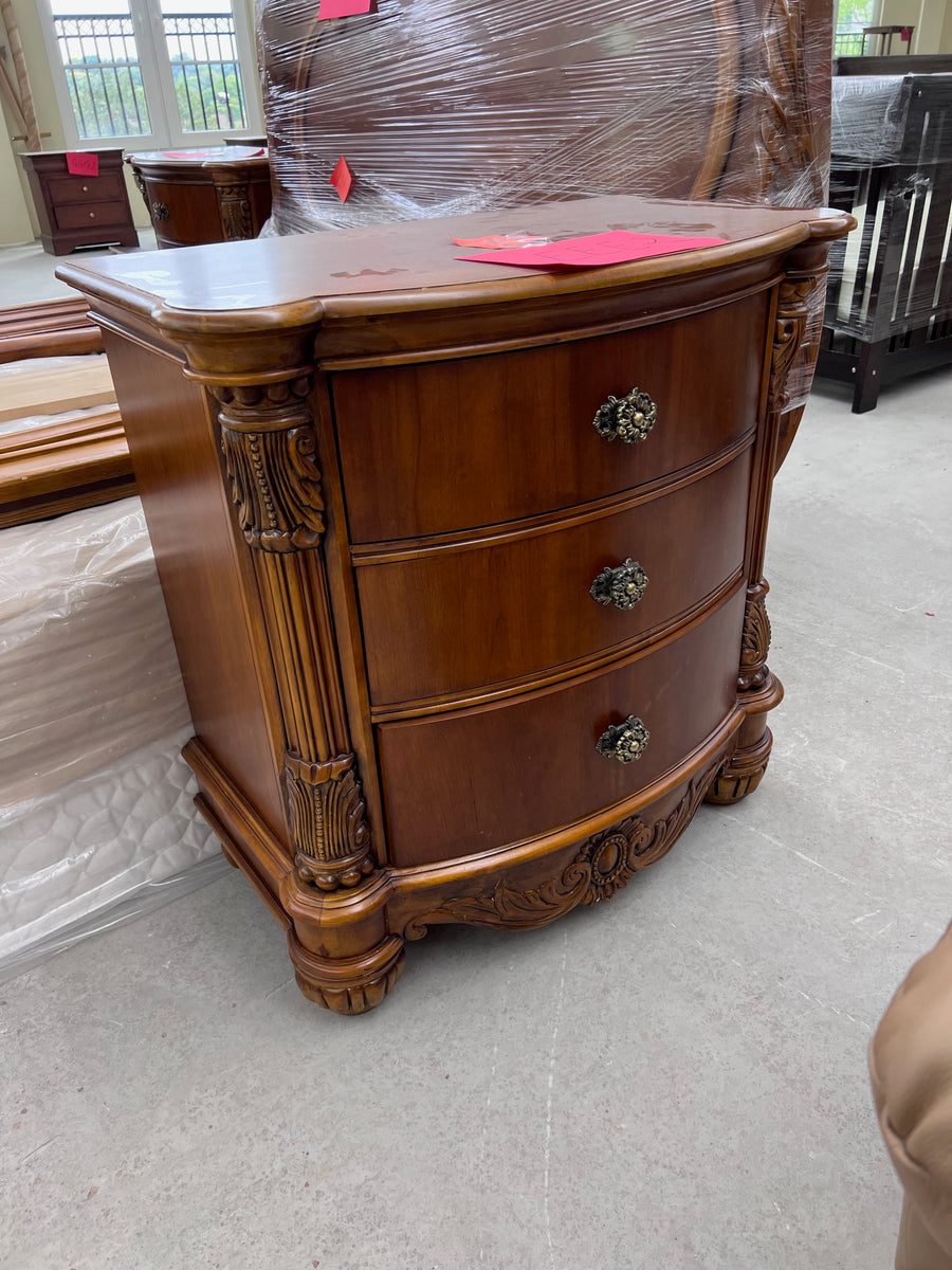 Pair of Pulaski Edwardian Nightstands Sell My Stuff Canada Canada's