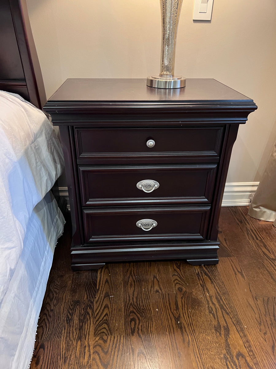 Pair of Nightstands Sell My Stuff Canada Canada's Content and