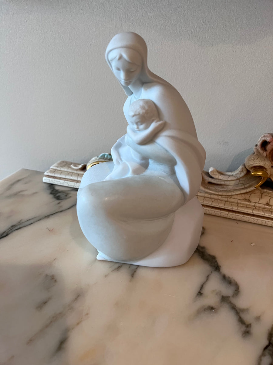Lladro Figurine 8587 Sell My Stuff Canada Canada's Content and