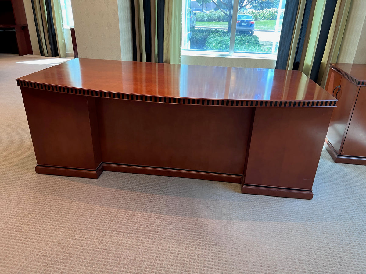 'Haworth' Executive Desk Sell My Stuff Canada Canada's Content and
