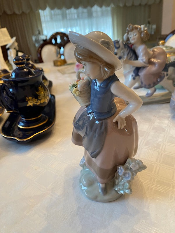 Lladro Figurine Sweet Scent 5221 Sell My Stuff Canada Canada's