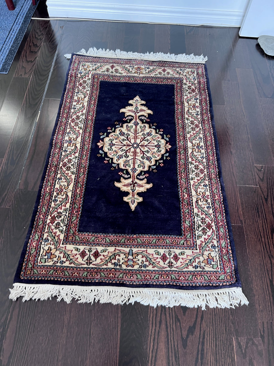 Area Rug Wool on Wool, handknotted & handwoven rug from Bahrain Sell My Stuff Canada