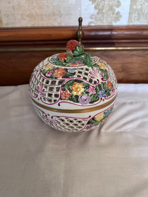 Herend Medium Reticulated Round Bonbonniere with Strawberry Finial 6212/C