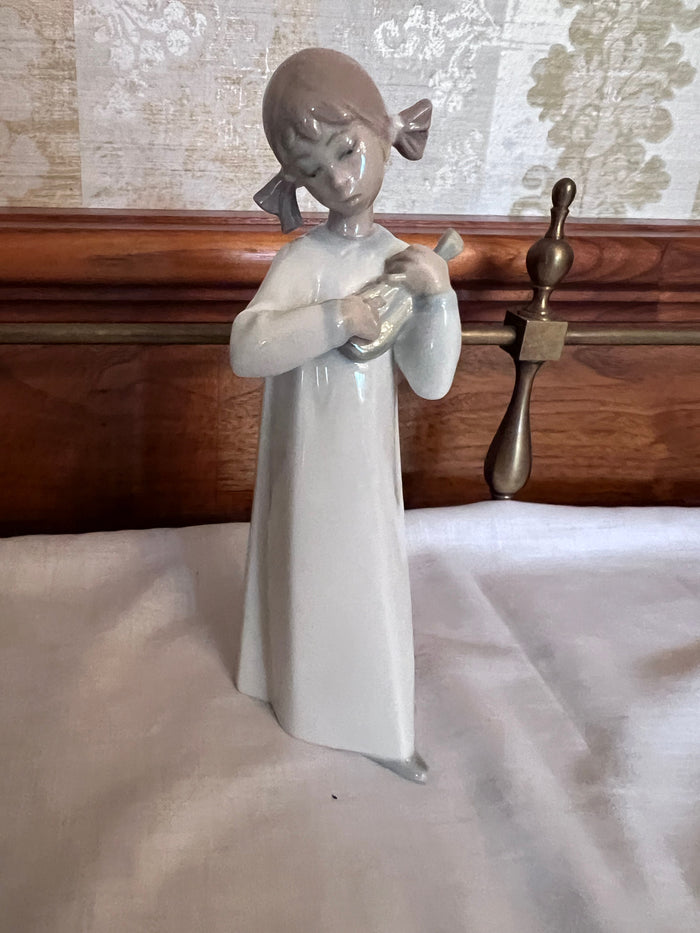 Nao Figurine, Girl Playing Guitar