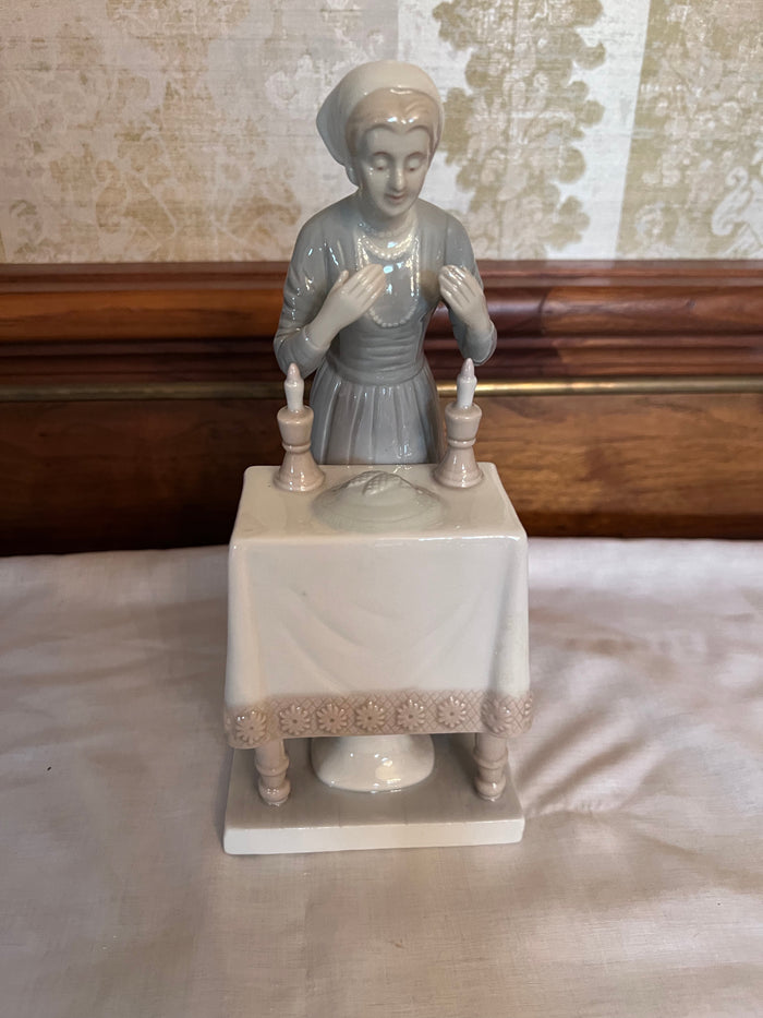 IGD Moso Jacob Limited Edition, Woman Doing Shabbat