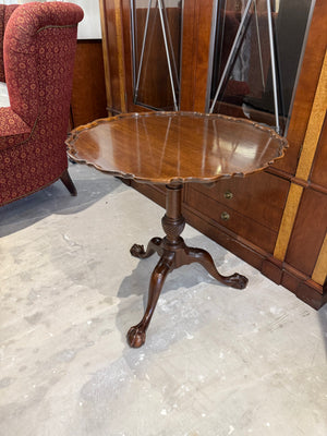 Henredon Mahogany Chippendale Tilt-Top Tripod Table