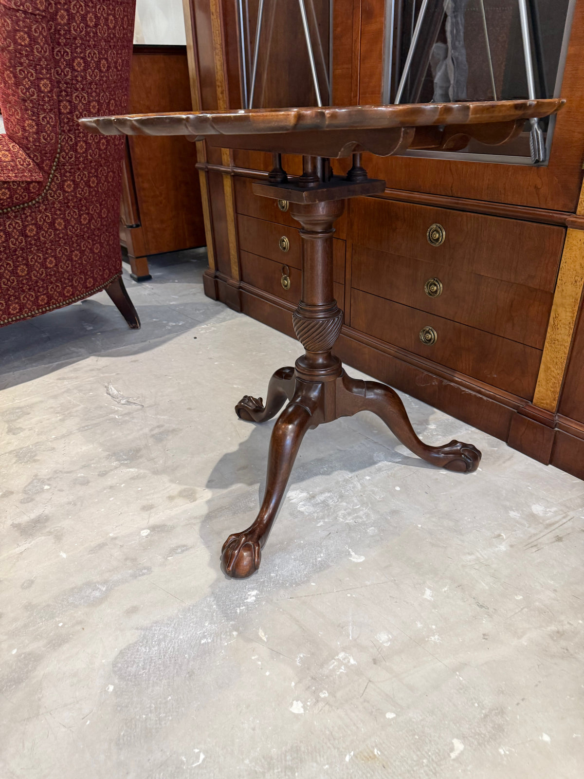 Henredon Mahogany Chippendale Tilt-Top Tripod Table