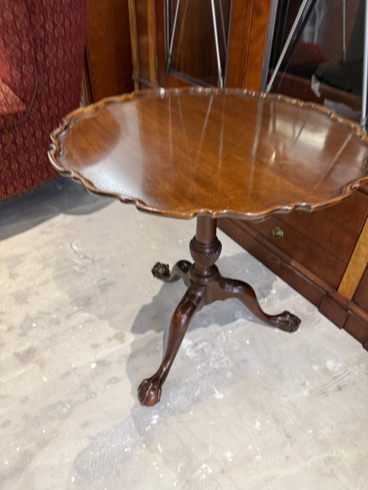 Henredon Mahogany Chippendale Tilt-Top Tripod Table
