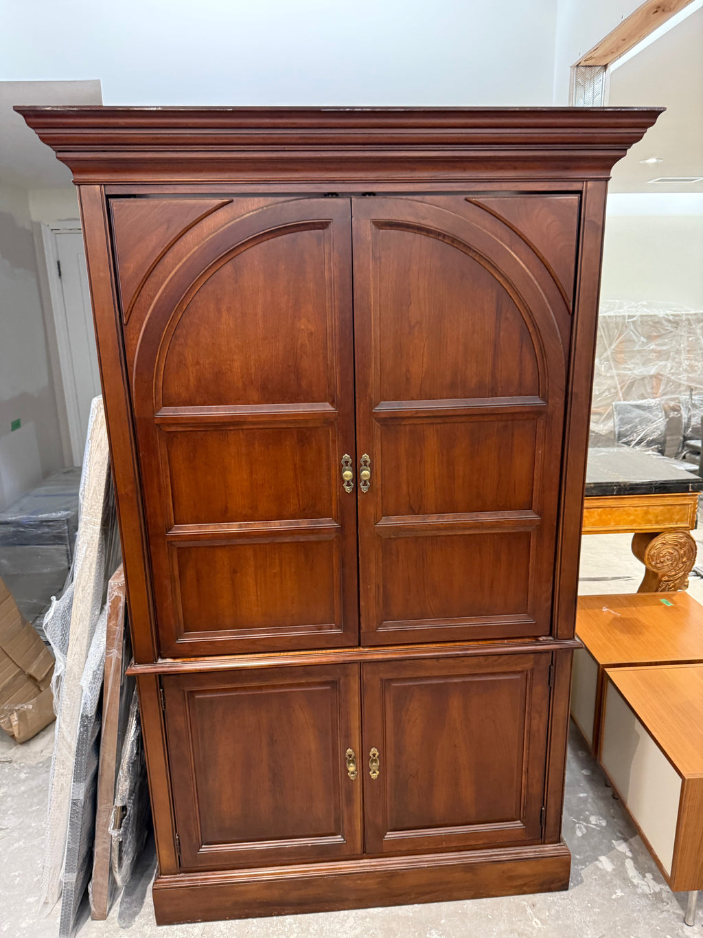Hekman Armoire/Entertainment Center
