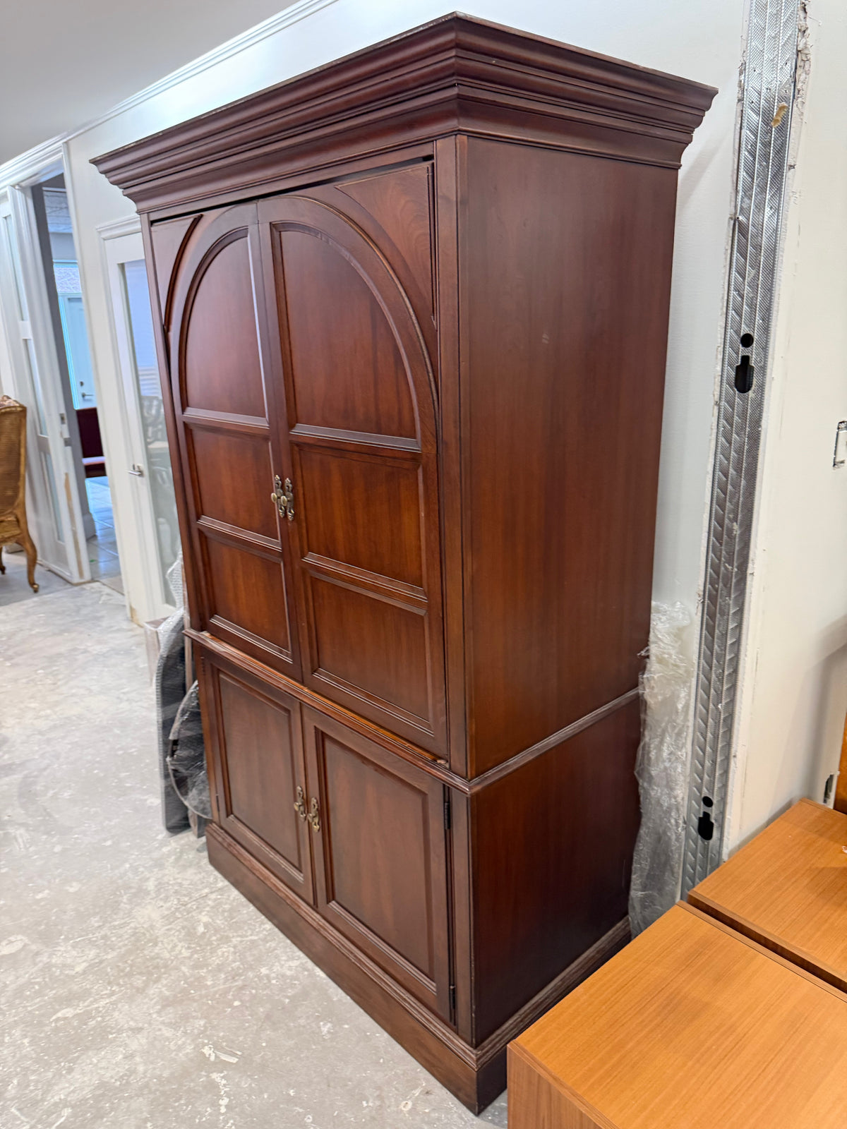 Hekman Armoire/Entertainment Center