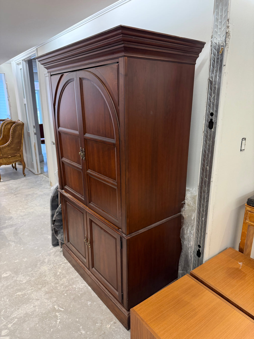 Hekman Armoire/Entertainment Center