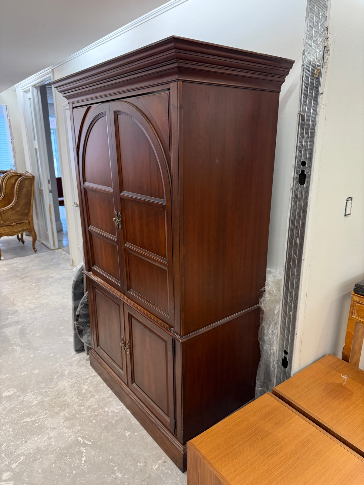 Hekman Armoire/Entertainment Center