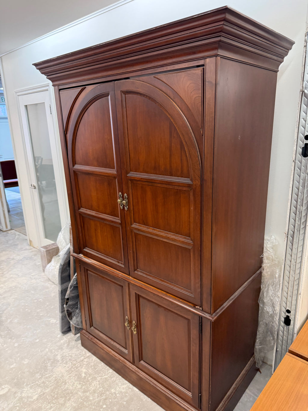 Hekman Armoire/Entertainment Center