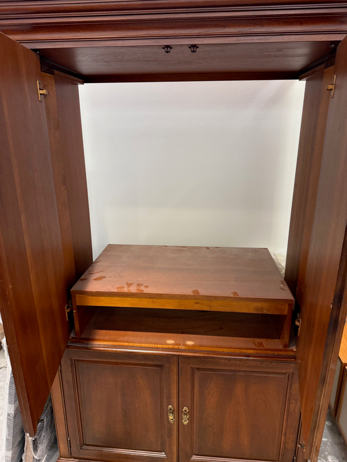 Hekman Armoire/Entertainment Center