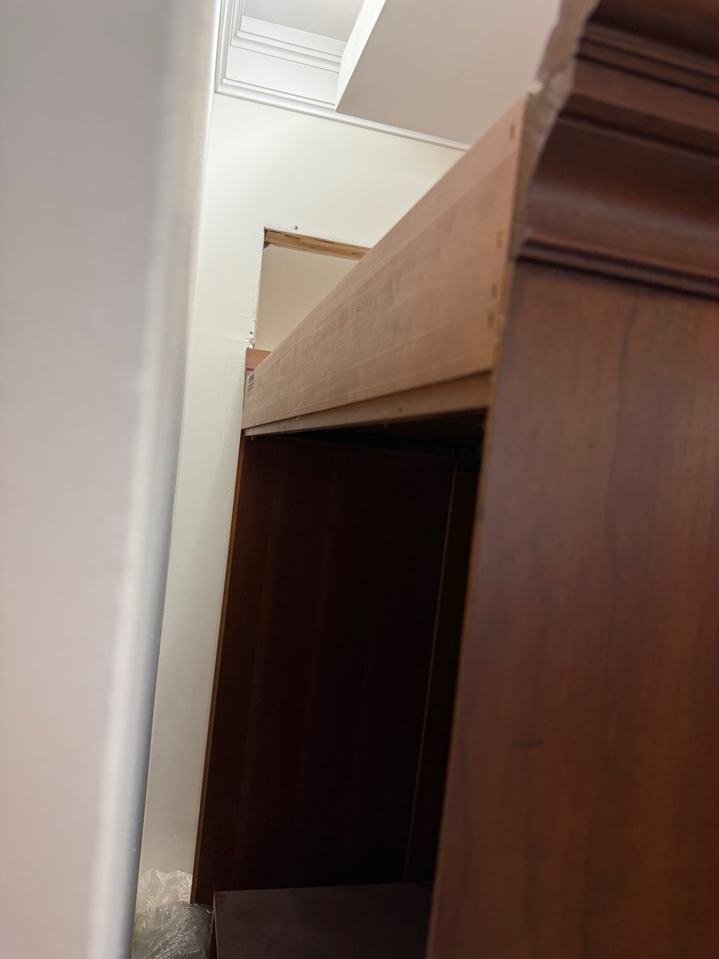 Hekman Armoire/Entertainment Center