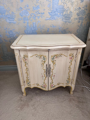 Vintage Drexel Heritage Pair of Nightstands