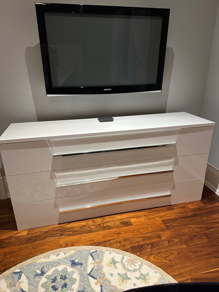 White Lacquered Dresser with 3 Drawers