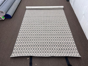 Grey & White Honeycomb Rug, 5x8
