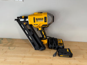 DeWalt DCN692 MAX XR Lithium-Ion Cordless Brushless 2-Speed 30° Paper Collated Framing Nailer with 20v Battery + Charger