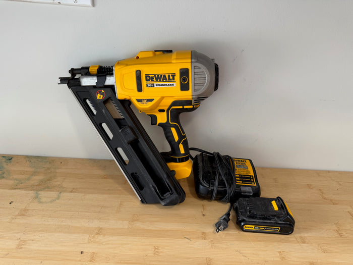 DeWalt DCN692 MAX XR Lithium-Ion Cordless Brushless 2-Speed 30° Paper Collated Framing Nailer with 20v Battery + Charger