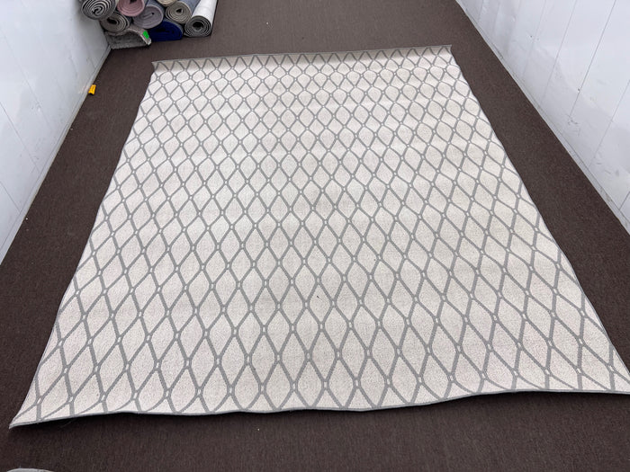 White & Grey Diamonds Area Rug, 7x9