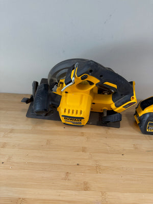 DeWalt DCS575 FLEXVOLT 60V MAX Lithium-Ion Brushless 7-1/4" Cordless Circular Saw with Brake, with 9.0ah Battery