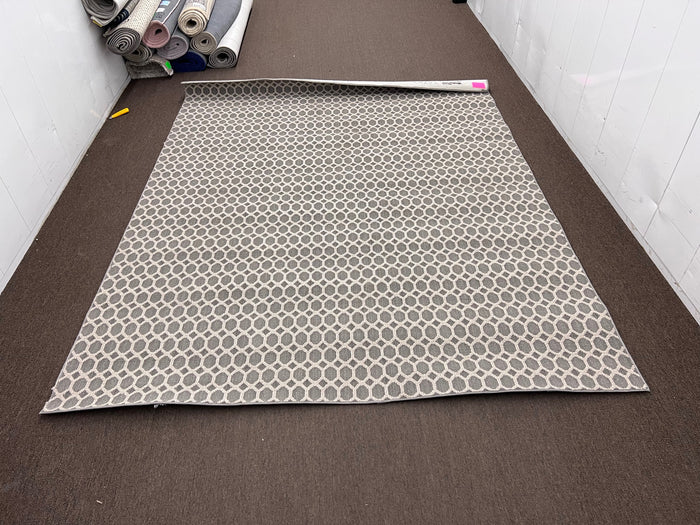 Grey & White Honeycomb Area Rug, 7x9