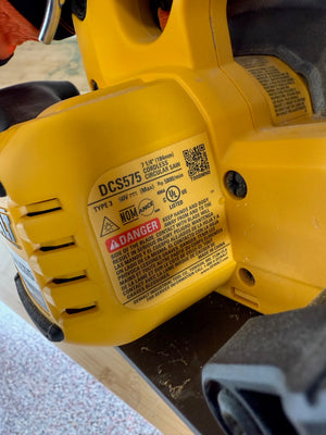 DeWalt DCS575 FLEXVOLT 60V MAX Lithium-Ion Brushless 7-1/4" Cordless Circular Saw with Brake, with 9.0ah Battery