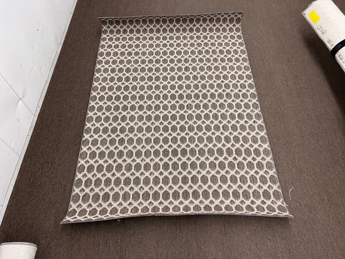 Taupe & White Honeycomb Area Rug, 4x6