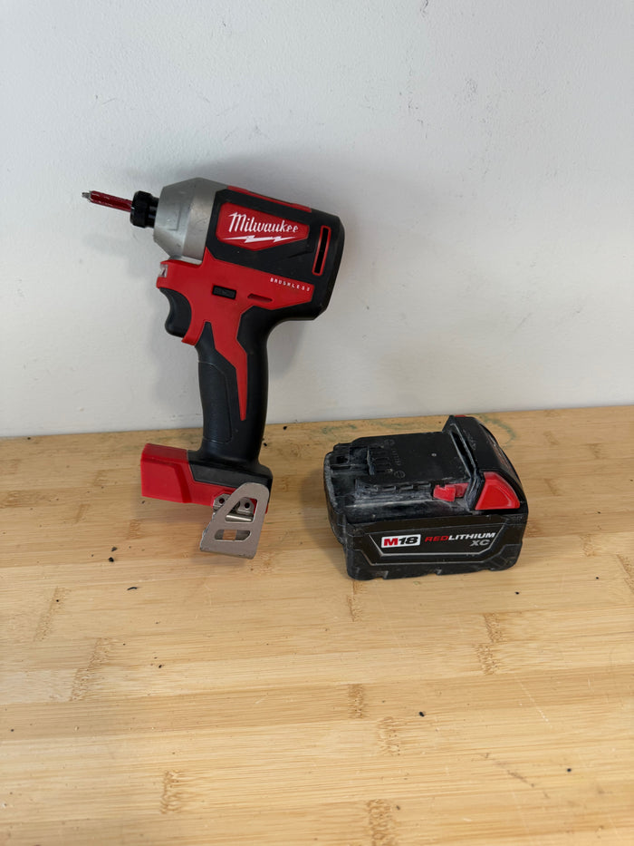 Milwaukee 1/4" Hex Impact Driver with M18 XC RedLithium Battery