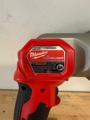 Milwaukee M18 18V Lithium-Ion Cordless 100 Lumens LED Portable Flashlight (Tool Only)