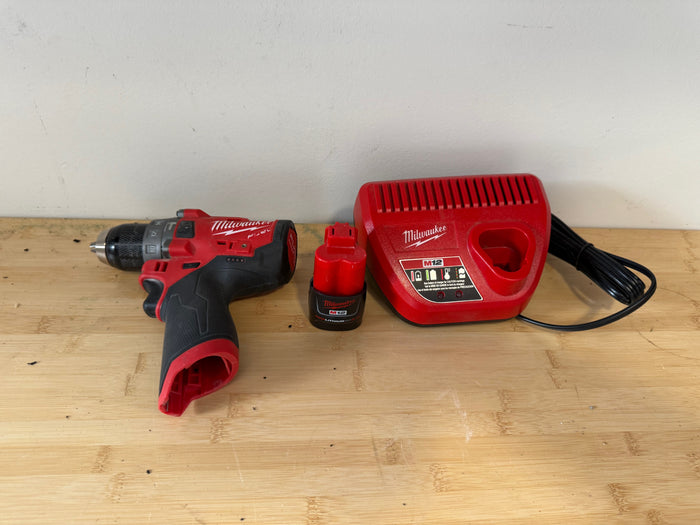 Milwaukee 2504-20 M12 FUEL12-Volt Brushless 1/2 In Hammer Drill /Driver with M12 CP 2.0 Battery + Charger