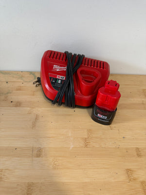 Milwaukee 2470-20 M12 12-Volt Lithium-Ion Cordless PVC Pipe Shear with M12 Battery + Charger