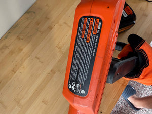 Black & Decker LST300 20V MAX Lithium-Ion Cordless 12-inch 2-in-1 String Trimmer/Edger with 4.0AH Battery + Charger