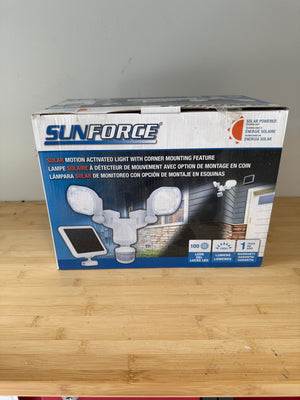 BRAND NEW Sunforce 82102 100 LED Solar Motion Light with Corner Mounting Feature