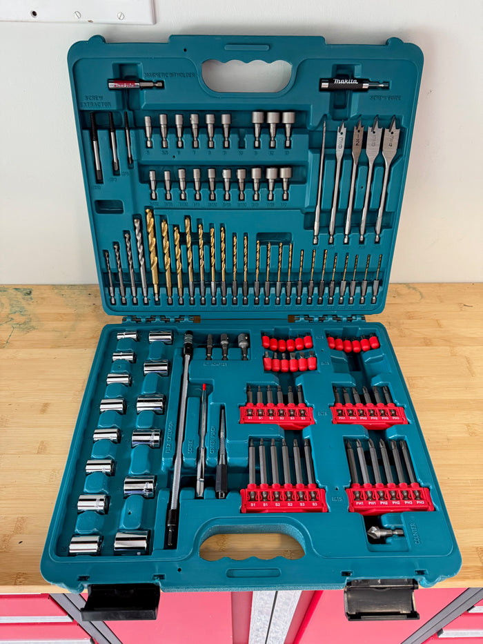 Like New MAKITA Impact Driver Assorted Accessory Kit (118-Piece) with 1/4-Inch Hex Shank, and Tool Case