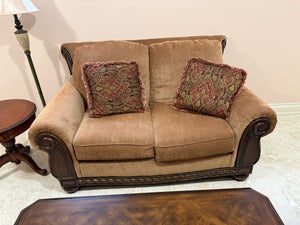 Ashley Furniture Lynnwood Amber Love Seat