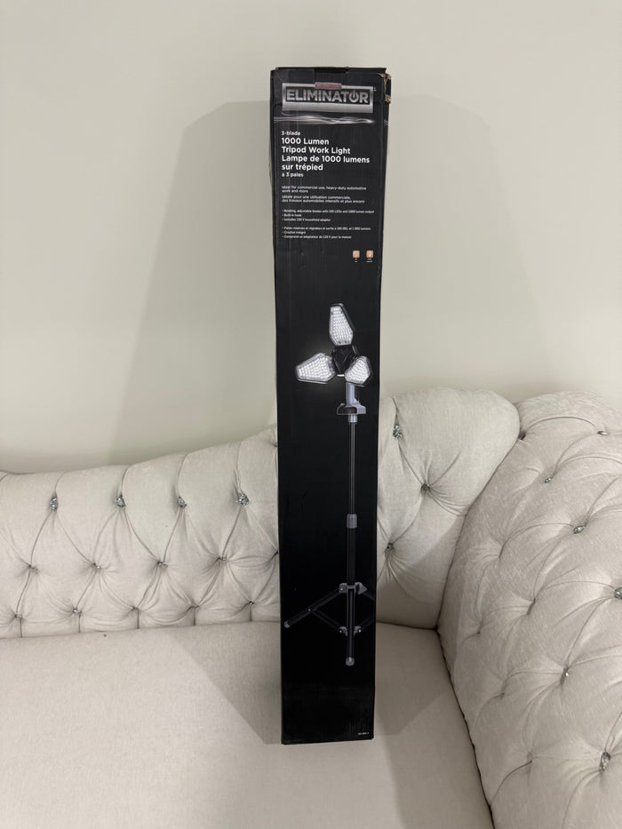 BRAND NEW Motomaster Eliminator 3-Blade 1000 Lumen Tripod Work Light