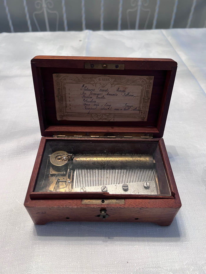 6 air Swiss Antique music box