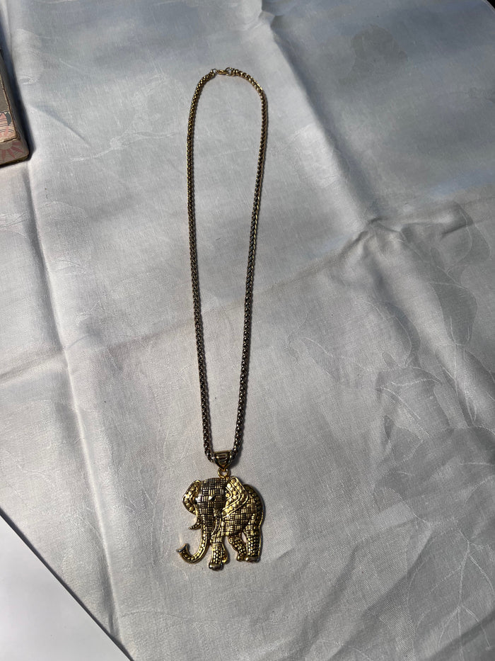 Elephant Pendant Gold Necklace (costume jewellery not real gold)