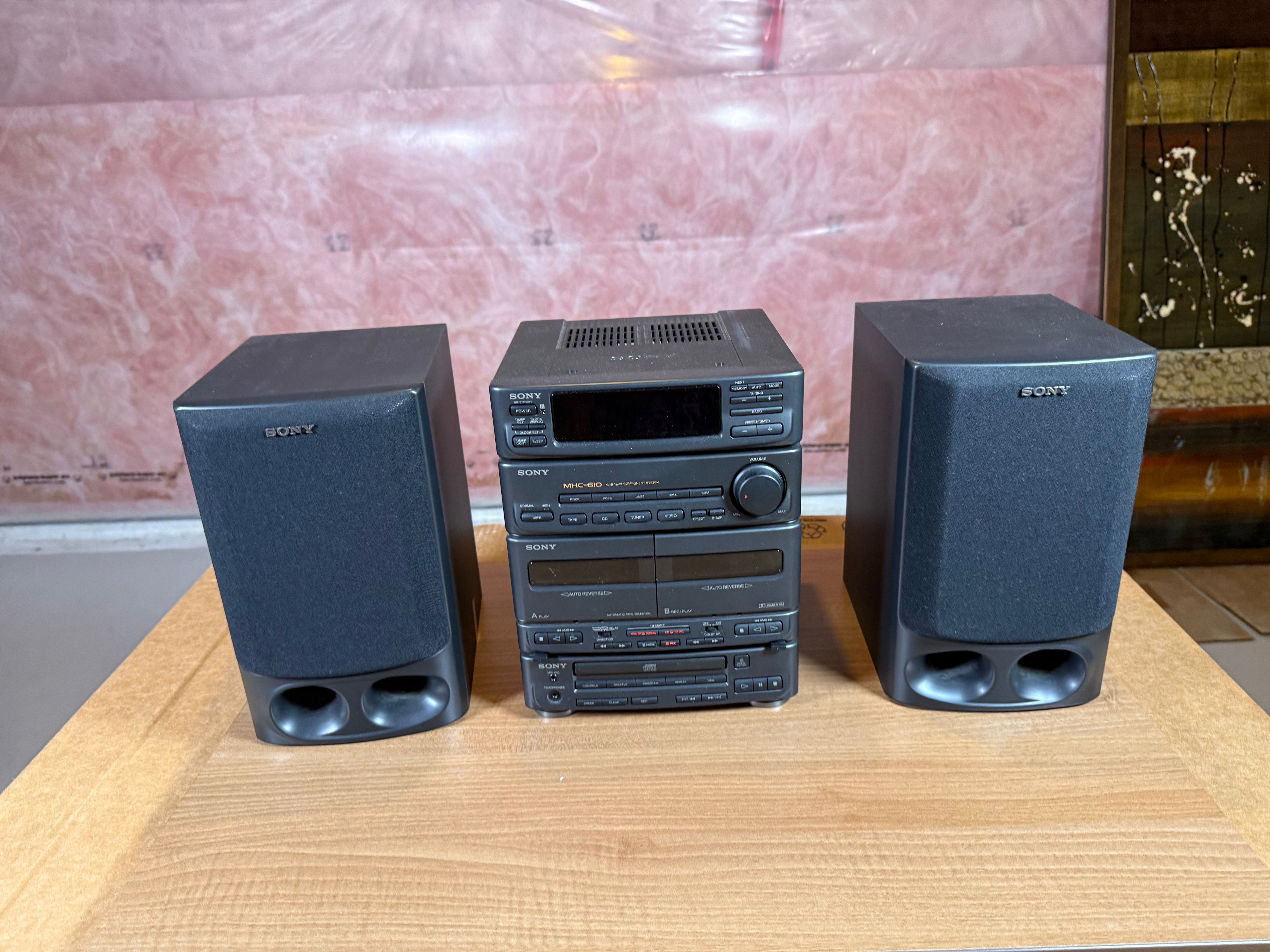 Sony MHC-610 Mini HiFi Component System + 2 Sony SS-H10 Speakers
