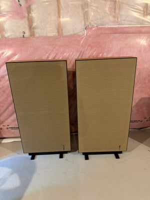 2 Boston Acoustics A200 Speakers