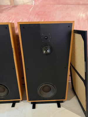 2 Boston Acoustics A200 Speakers