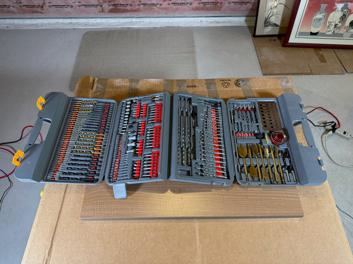 RYOBI 215 PIECE SUPER DRILLING AND DRIVING KIT