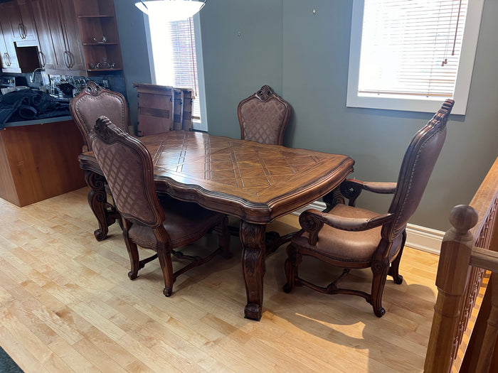 Michael Amini Signature Series by AICO 'Eden' Dining Table + 4 Chairs (+ 3 additional leaves)