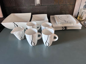 Maxwell Williams 'Breeze' Dinnerware Lot
