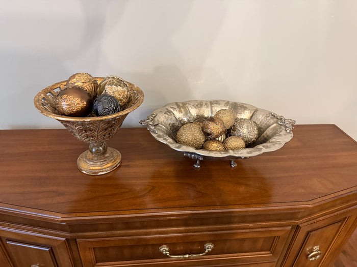 2 Decorative centrepiece bowls