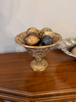 2 Decorative centrepiece bowls