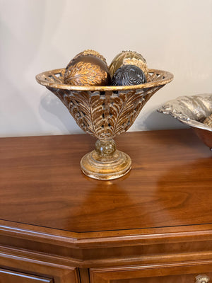 2 Decorative centrepiece bowls