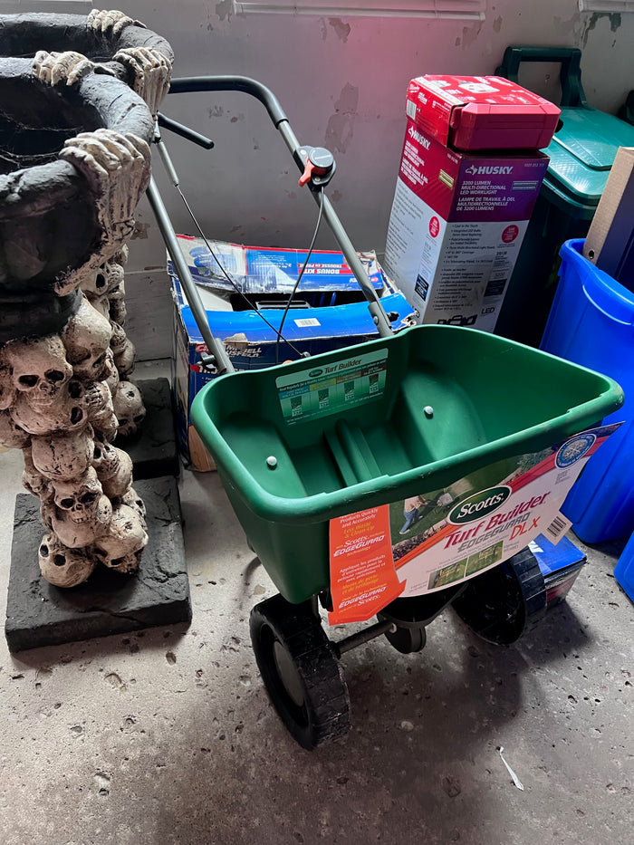 BRAND NEW Scotts Turf Builder Edgeguard DLX